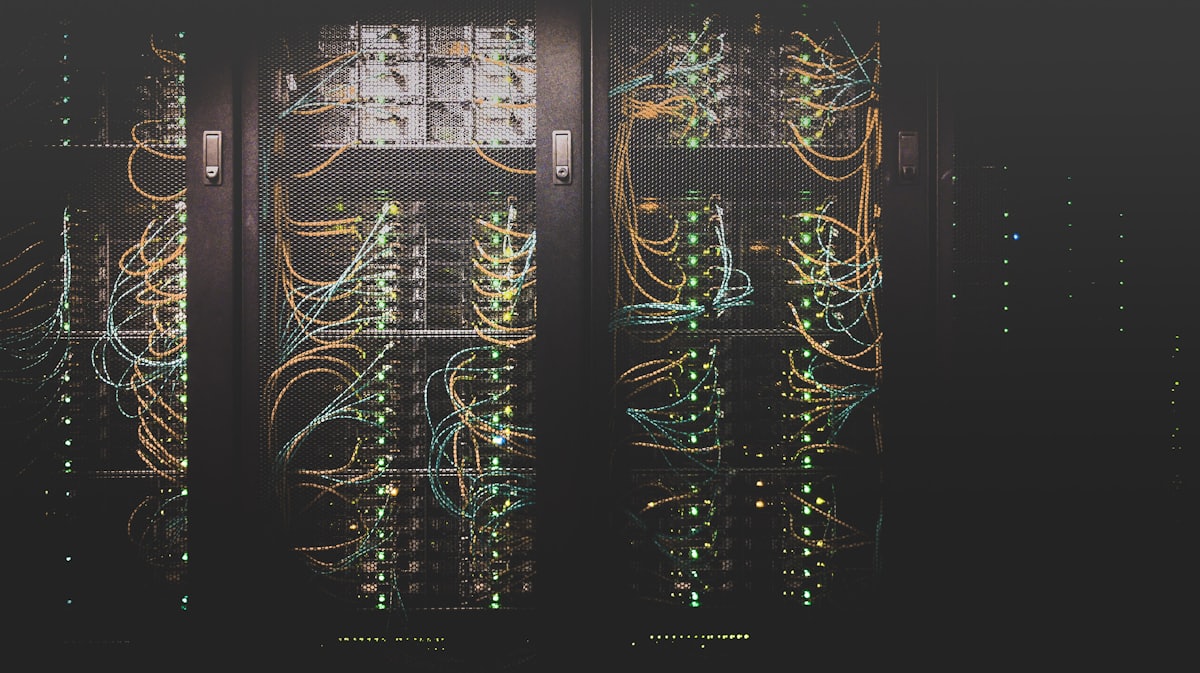 Bay of network servers, illustrating the technical operation of an IPTV decoder on the infrastructure side.